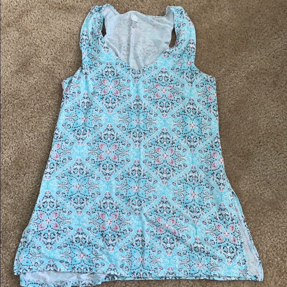 Gaiam shirt- great condition!